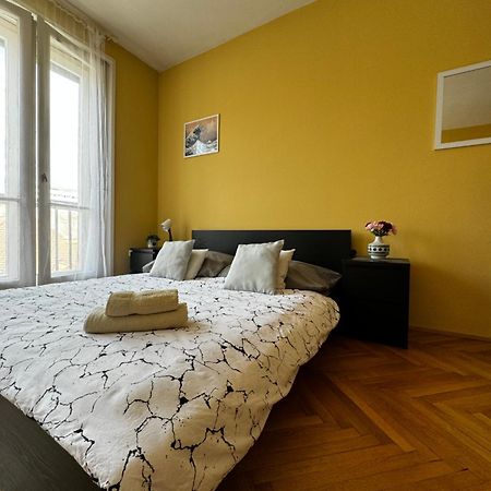 Extralarge Queen Room In The Heart Of Bratislava With Terrace Exterior photo
