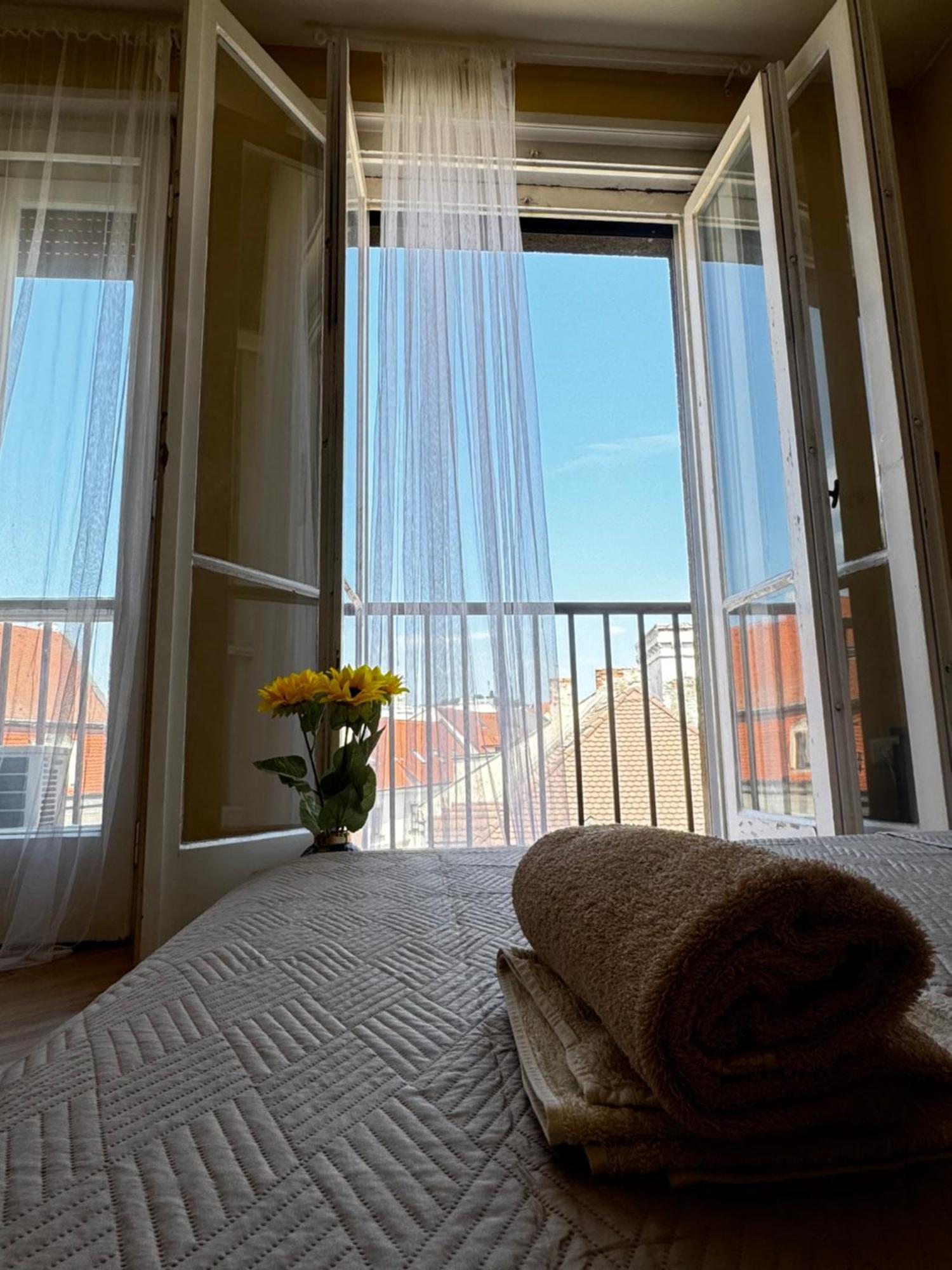 Extralarge Queen Room In The Heart Of Bratislava With Terrace Exterior photo