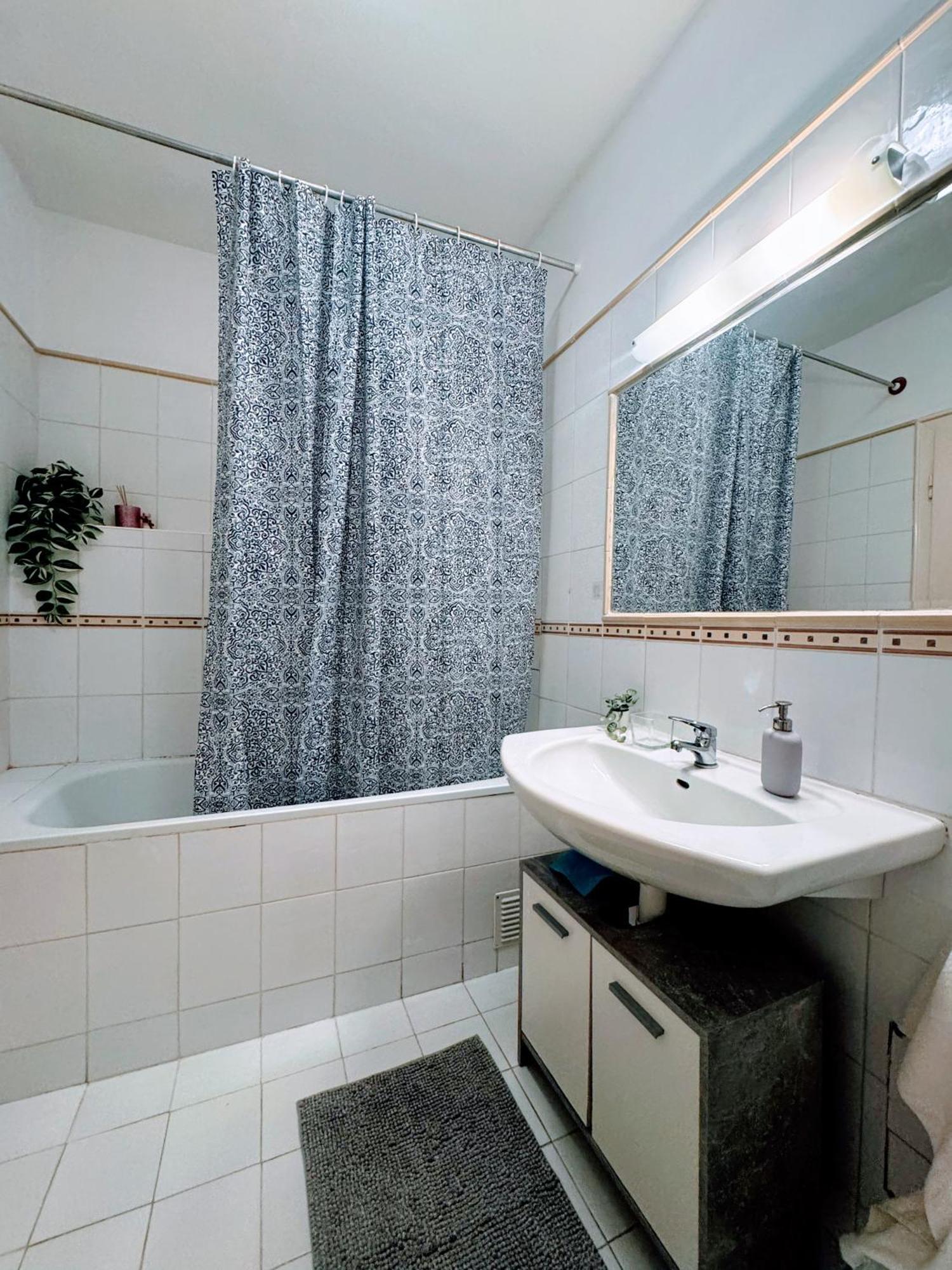 Extralarge Queen Room In The Heart Of Bratislava With Terrace Exterior photo